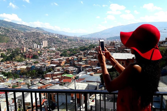 Complete Pack: Pablo Escobar Tour and Comuna 13 - A private car makes a wide route practical