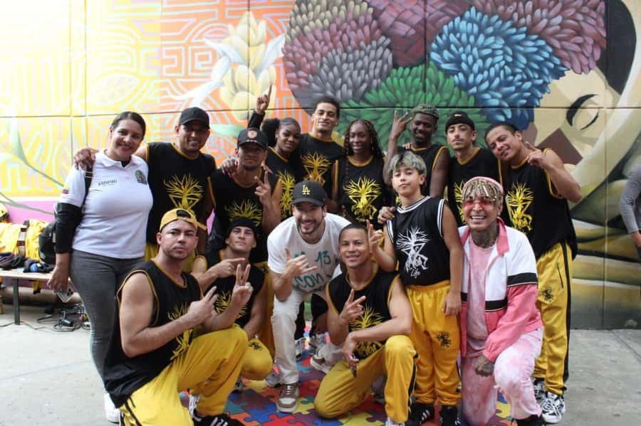 Complete Tour in Comuna 13: Graffiti, History and Street Delights - The first look at Comuna 13
