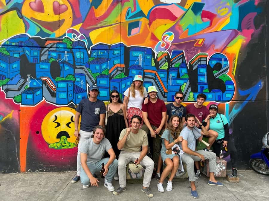 Complete Tour in Comuna 13: Graffiti, History and Street Delights - Graffiti explanations and worthwhile photo stops
