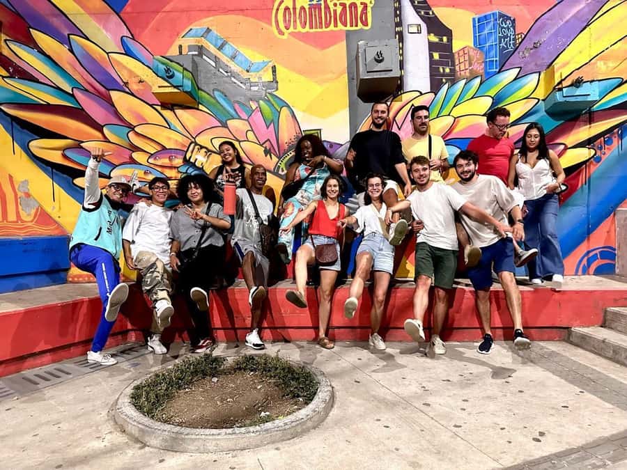 Complete Tour in Comuna 13: Graffiti, History and Street Delights - The handmade ice cream stop
