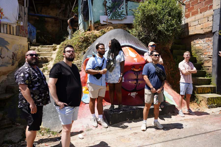 Complete Tour in Comuna 13: Graffiti, History and Street Delights - What the $16 price really includes
