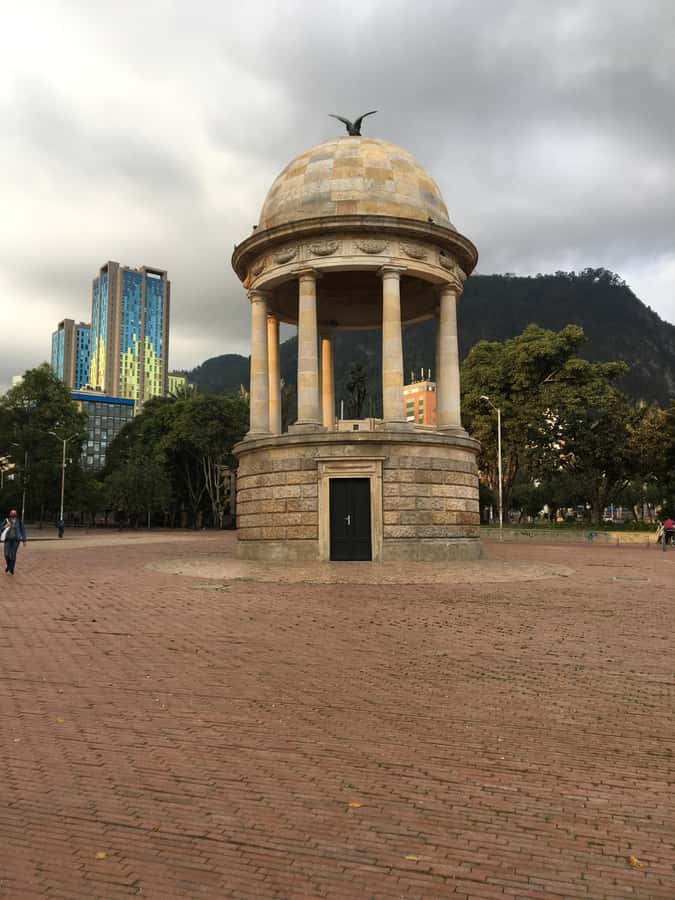 Complete Walking Tour in Bogota's Downtown - Carrera 7 and the Shock of El Bogotazo