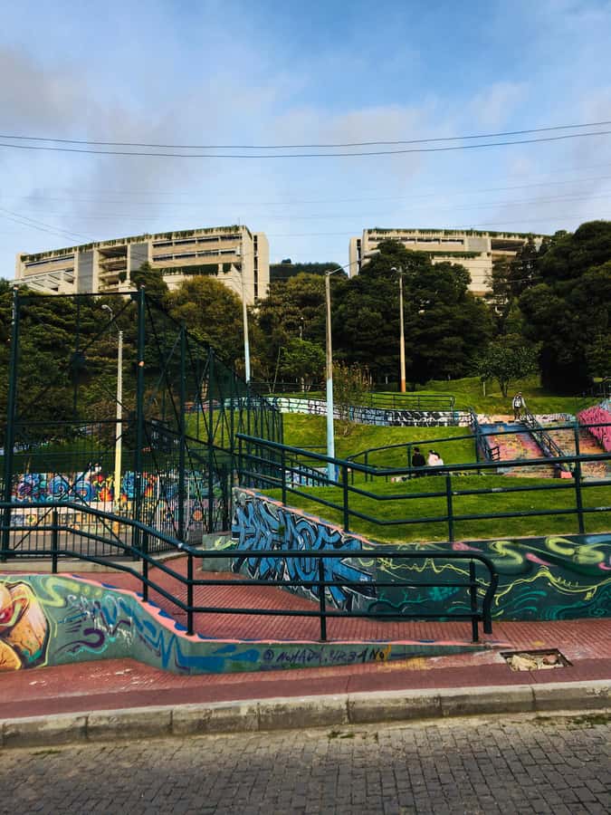 Complete Walking Tour in Bogota's Downtown - Bolívar Square and the Center of Power