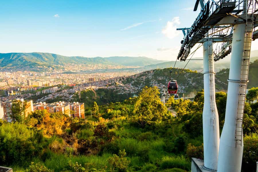 Comuna 13 and Downtown Medellín City Tour - Placita de Flórez and the city’s everyday rhythm