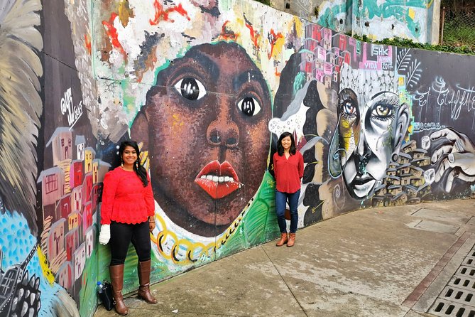 Comuna 13 & Coffee Farm Private Tour in Medellin | The Best Combo - Local connections make Comuna 13 more personal