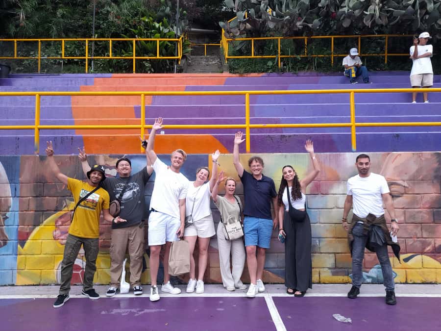 Comuna 13: Graffiti tour & Street Food/drink with telesferic - Key points to know before you go