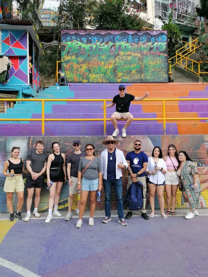 Comuna 13: Graffiti tour & Street Food/drink with telesferic - Street dance as a story of change