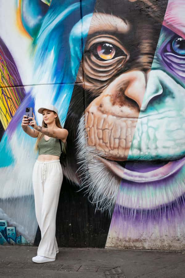 Comuna 13: Graffiti Tour with Tasting, Live Show, & Gallery - Key points to know before you book