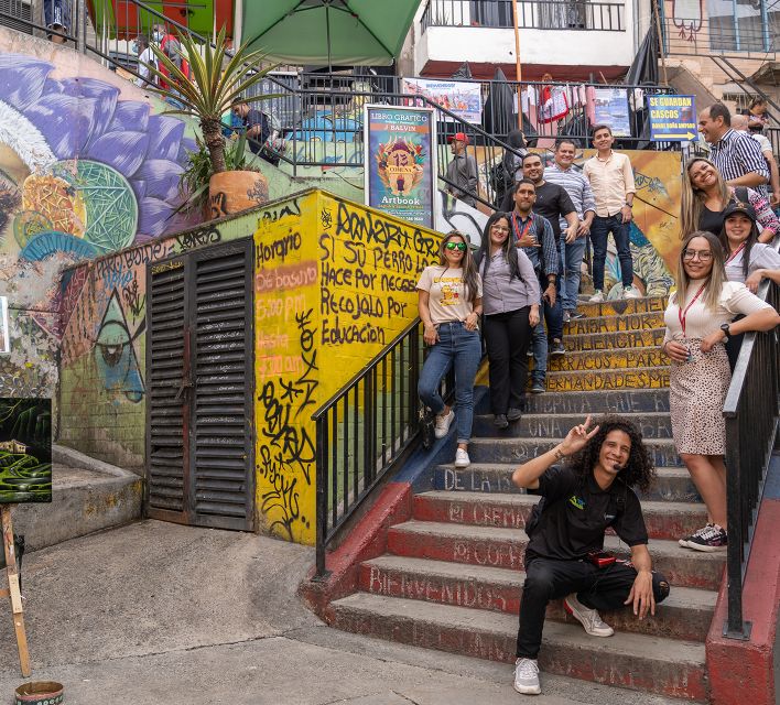 Comuna 13: Graffiti Tour with Tasting, Live Show, & Gallery - Mango tasting and the small pleasures of the day