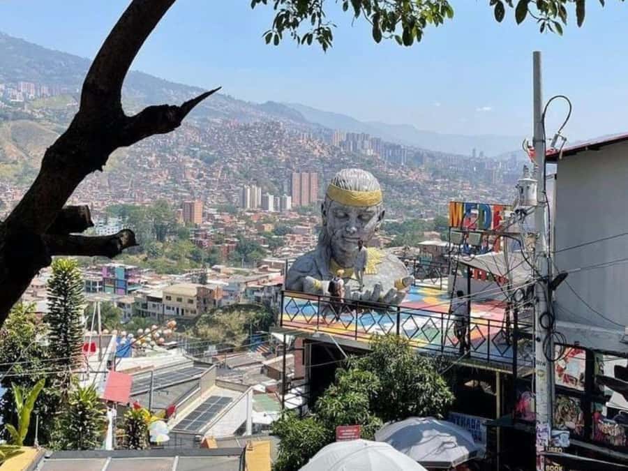 Comuna 13: Recorrido de Arte Urbano, Cultura y Resiliencia - Why Comuna 13 is best understood on foot