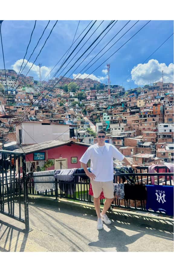Comuna 13: Recorrido de Arte Urbano, Cultura y Resiliencia - The 15-minute scenic break and return