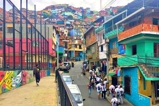 Comuna 13 tour and cable car - Riding the cable car above Medellín