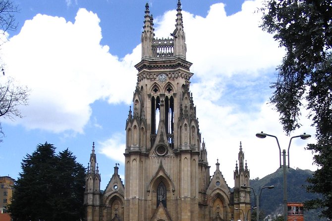 Cruise Bogota gay district - What you learn at Lourdes Square