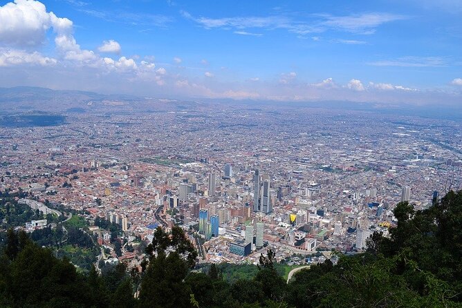 Descubre la Magia: Catedral de Sal & Bogotá en 1 Día - Guide quality matters more than usual