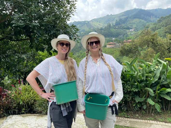 From Bogota: 5 hour guided coffe farm tour - All included - The guide and service make a difference