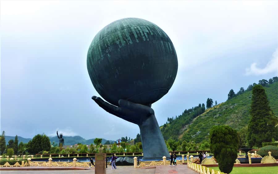 From Bogotá: Jaime Duque Park and Salt Cathedral with Lunch - Jaime Duque Park and its giant replicas