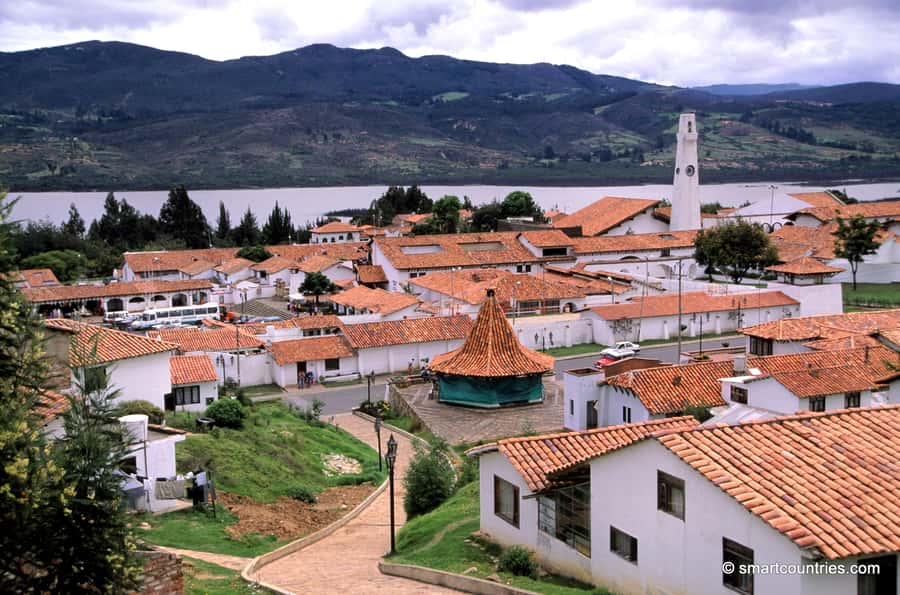 From Bogotá: Lake Guatavita and the El Dorado Legend Tour - Walking through New Guatavita