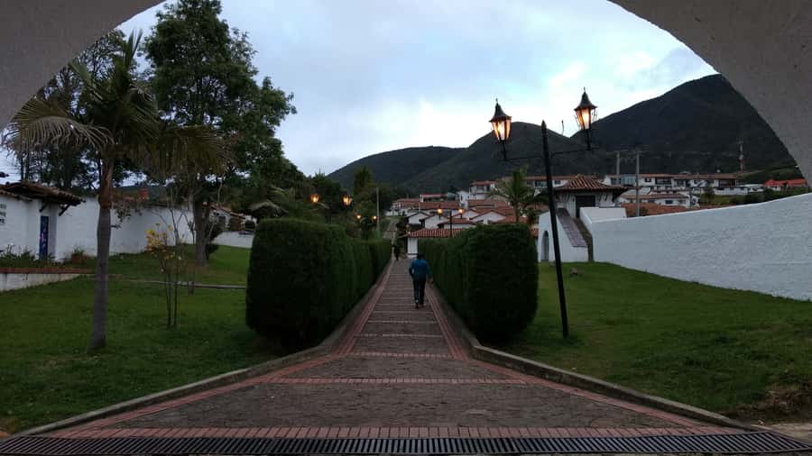 From Bogotá: Lake Guatavita and the El Dorado Legend Tour - The two-hour walk to Lake Guatavita