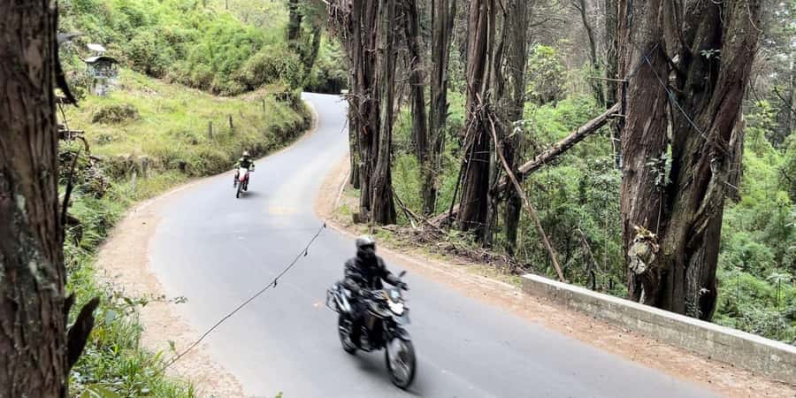 From Bogota: Mountains & Valleys Off-Road Motorcycle Tour - The first bends and a quiet photo stop