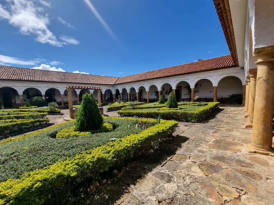 From Bogotá: Private Tour to Villa de Leyva - Lunch and pottery in Ráquira