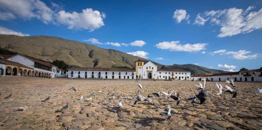 From Bogotá: Tour to Villa de Leyva, Ráquira, Casa Terracota, and Pozos Azules - Ráquira, where pottery becomes the main event