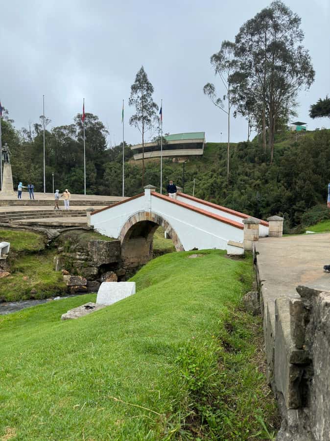 From Bogotá: Tour to Villa de Leyva, Ráquira, Casa Terracota, and Pozos Azules - Boyacá Bridge and the story of independence