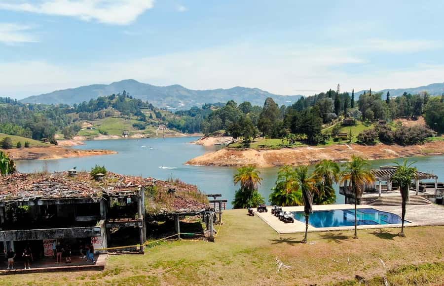 From Guatape: Pablo Escobar Mansion, Paintball & Boat Ride - One hour of paintball beside the ruins