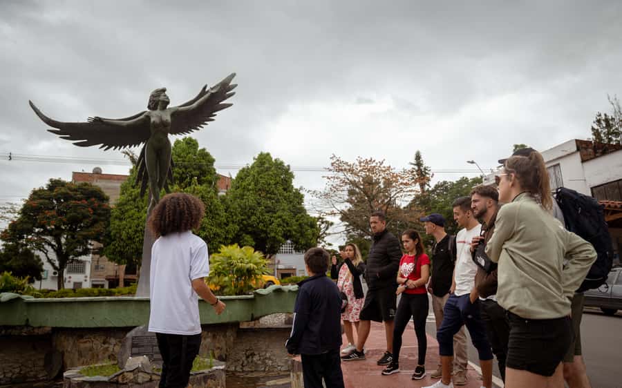 From Medellin: Guatape El Peñol with boat + gastronomic tour - El Peñol, a town rebuilt after change
