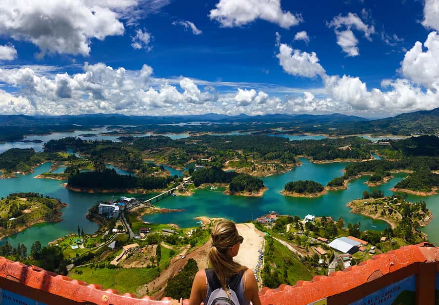 From Medellin: Guatape El Peñol with boat + gastronomic tour - Meeting in El Poblado and heading east
