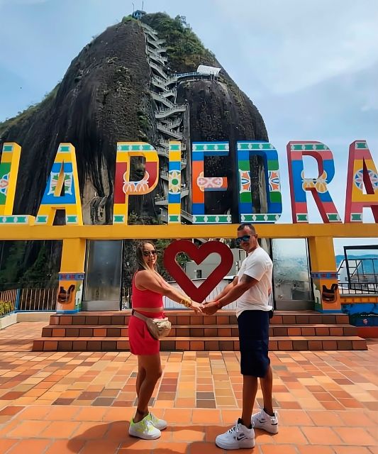 From Medellin: Guatapé & Peñol Rock with Boat & farm animals - An Afternoon in Colorful Guatapé