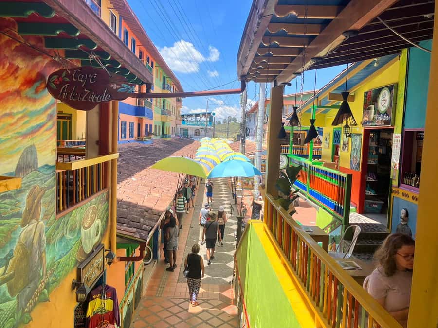 From Medellín: Guatape Private Tour, El Peñol, Boat Ride - La Réplica del Peñol and a town that moved