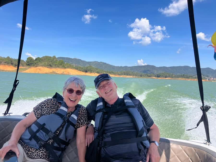 From Medellín: Guatape Private Tour, El Peñol, Boat Ride - Lunch, then Guatapé’s painted streets