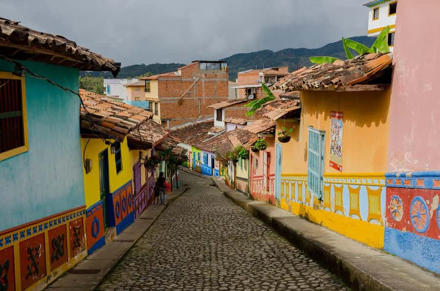 From Medellín: Guatape Private Tour, El Peñol, Boat Ride - What the private format is really worth