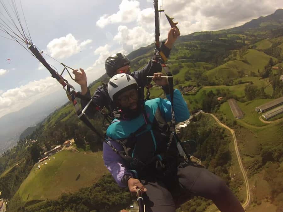 From Medellín: Paragliding Tour with GoPro Photos & Videos - The 15-minute flight above Medellín and Bello