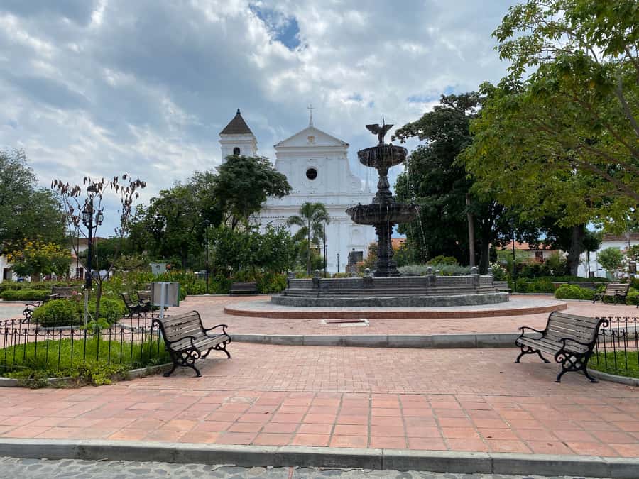 From Medellín: Private Santa Fe de Antioquia Tour - Guides, language, and the private format