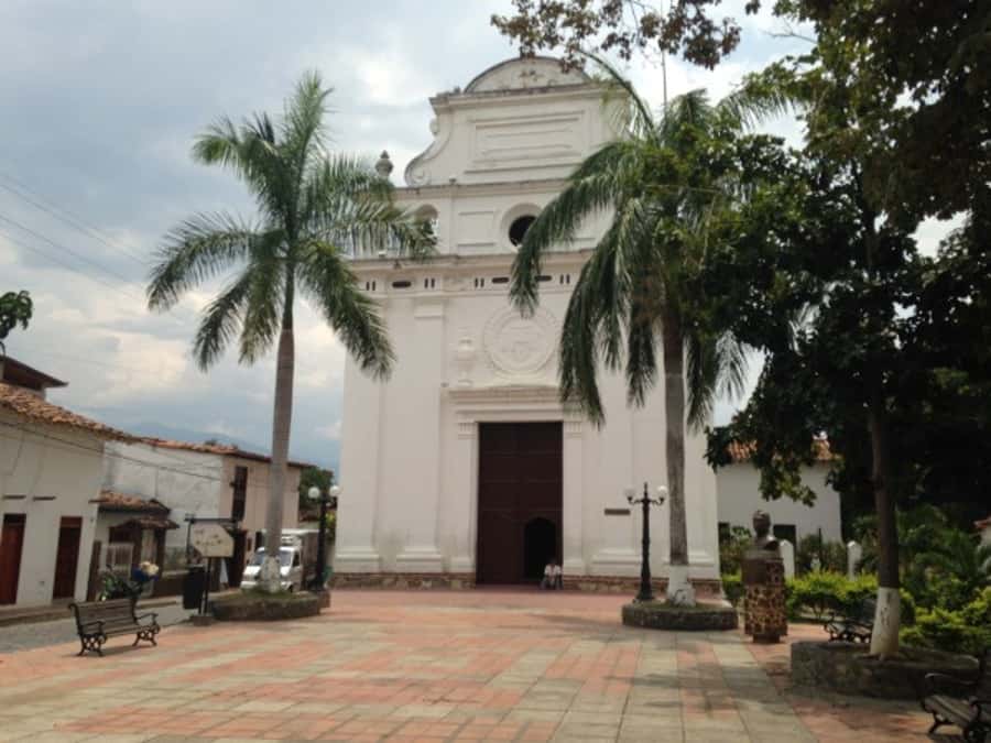 From Medellín: Private Santa Fe de Antioquia Tour - A 30-minute stop by the Cauca River