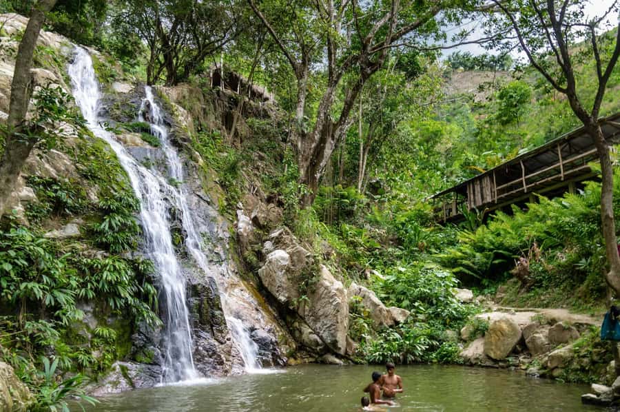 From Santa Marta: Marinka Waterfalls 4x4 Tour with Transfer - The final 15-minute walk to Marinka