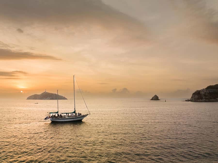 From Santa Marta: Sunset Sailboat Tour with 2 Beverages - Sunset over Santa Marta Bay