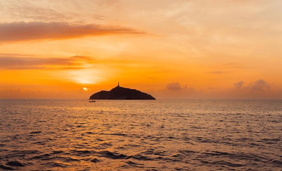 From Santa Marta: Sunset Sailboat Tour with 2 Beverages - Anchoring near Taganga Bay after sunset