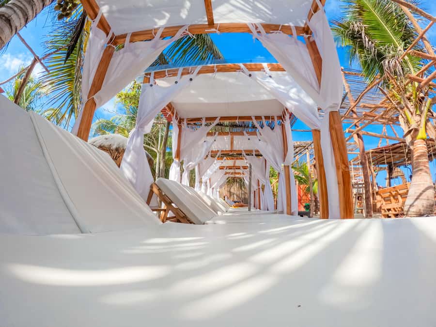 Full day at Isla baru playa blanca in Mambo Beach club - Four hours for swimming, photos, and free time