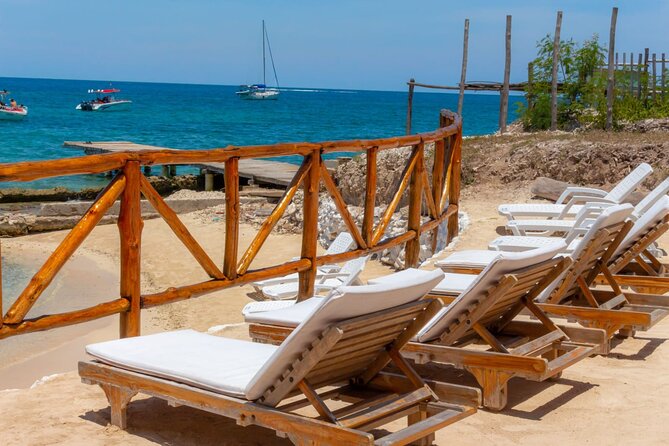 Full Day by the islands of the Rosary Cartagena - Encantada Beach gives you two hours to settle in