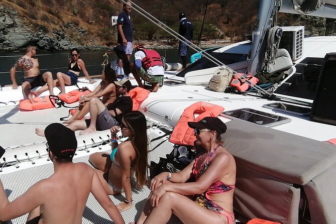 Full-Day Catamaran Tour through Tayrona - What the Tayrona stop really includes