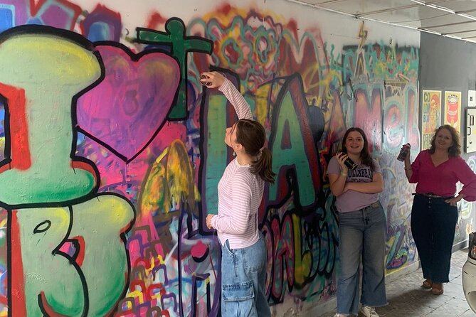 Fun Graffiti Workshop: The Art of Aerosol and Color - Ocio Gallery Adds More Than a Meeting Point