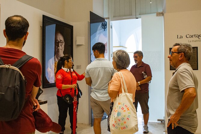 Gabriel Garcia Marquez Shared Tour: the magical Cartagena - Starting at Plaza Santo Domingo