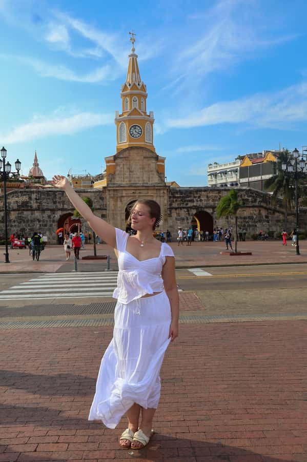 Gastronomic tour and professional photos in the old city - Starting beneath the Torre del Reloj