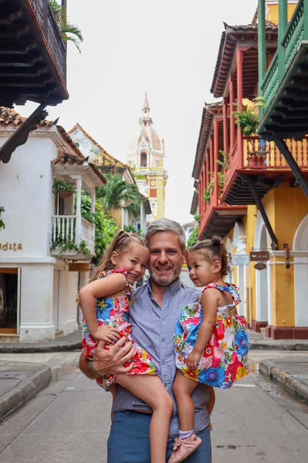 Gastronomic tour and professional photos in the old city - Calle de las Sombrillas and Cartagena’s colorful details