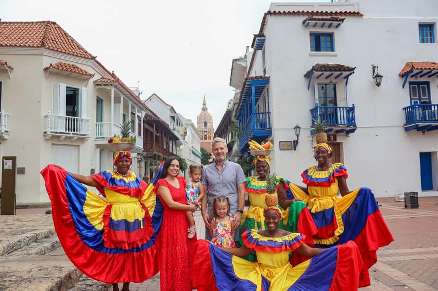 Gastronomic tour and professional photos in the old city - Who will enjoy this two-hour experience?