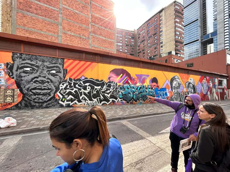 Graffiti Tour: a fascinating walk through a street art City - The tallest illegal graffiti in Colombia