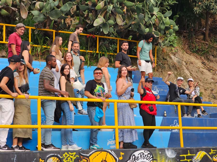 Graffiti Tour comuna 13 and cable car (made by local guides) - Key points to know before you book