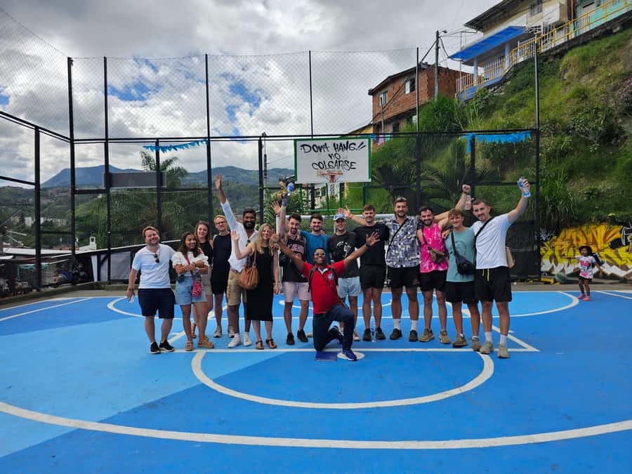 Graffiti Tour comuna 13 and cable car (made by local guides) - Meeting at San Javier and taking the cable car